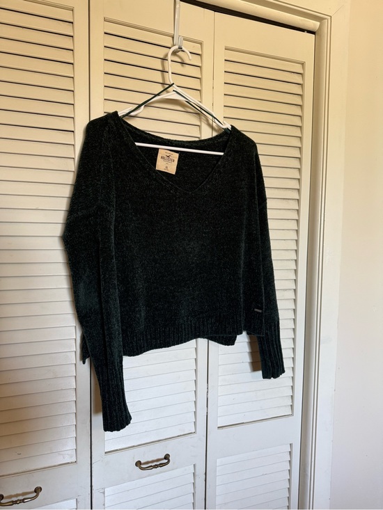 Hollister Sweaters - Hollister Forrest Green V-Neck Chenille Sweater